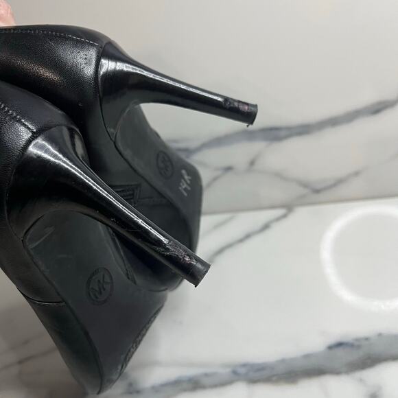 Michael Kors Black Leather Dorothy Flex Boots Sz 7.5 Pointed Toe Classic FLAW - Picture 6 of 8